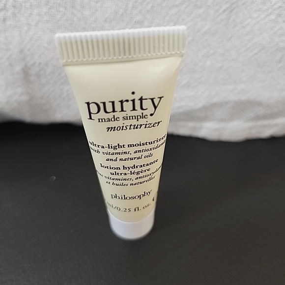 Assorted Skincare Sample Set - Picture 11 of 16